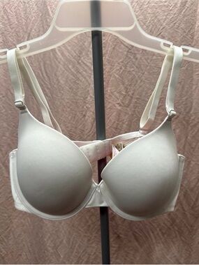 Victoria Secret PINK bra! White size 38B NWT